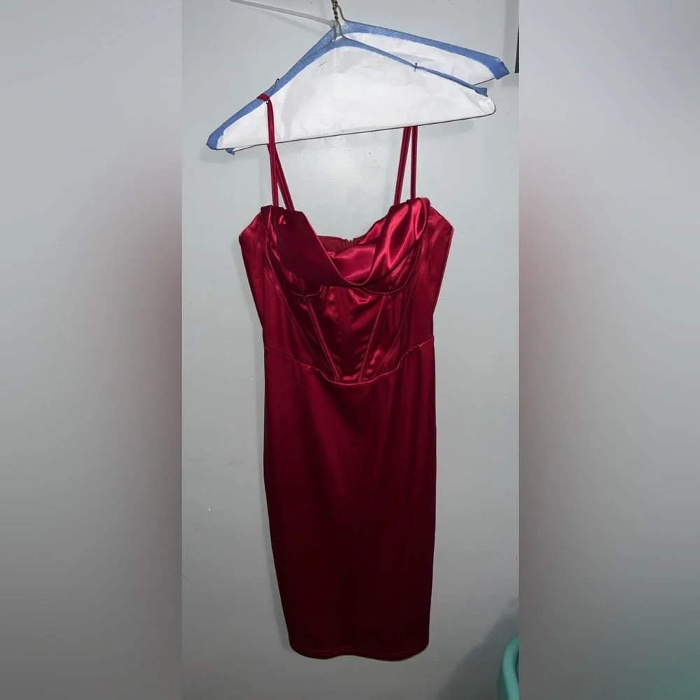 Beautiful Red Velvet Dress Medium - Picture 1 of 4